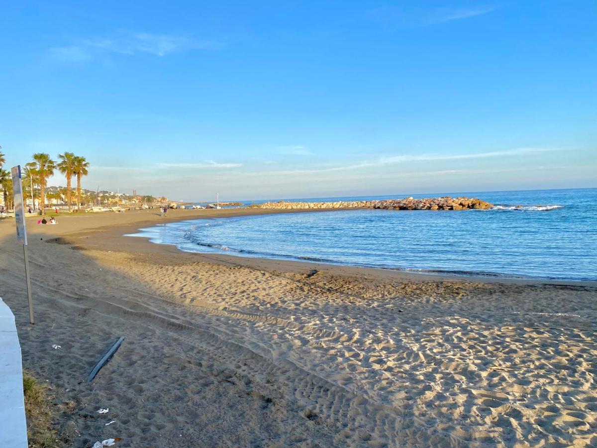 Malaga Beach And Sun Extérieur photo